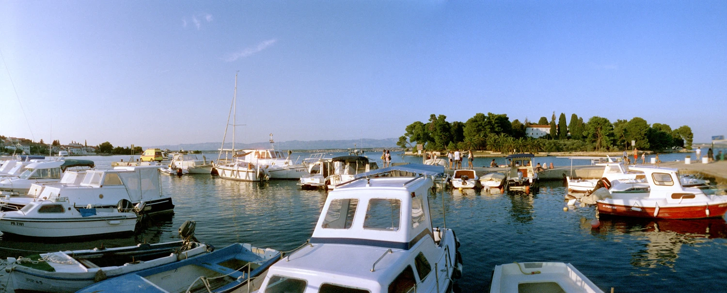 Morning sun shot on Kodak Vision3 250D with a Horizon 202, by elkarrde