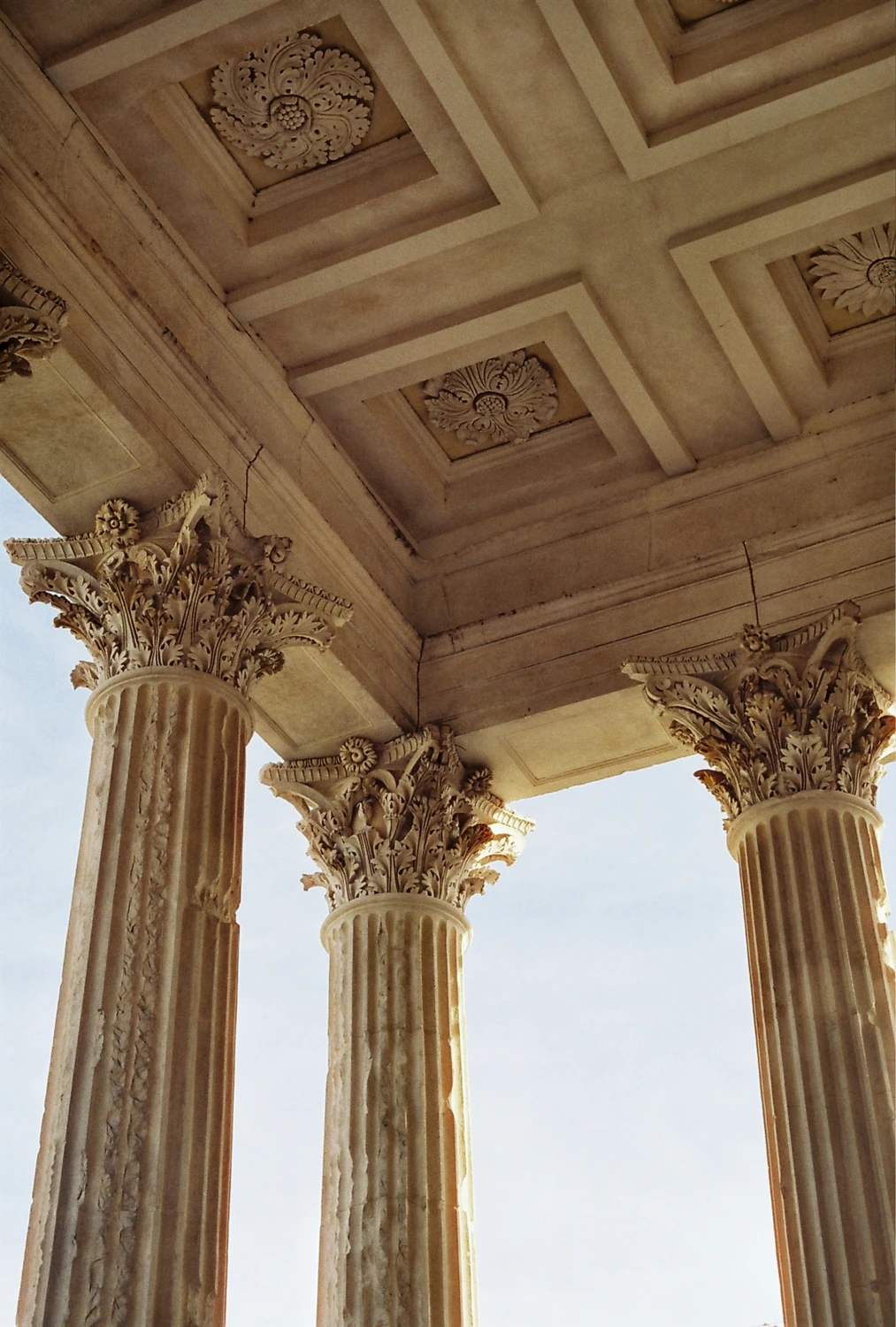 Maison carrée shot on Cinestill 400D with a Minolta X-300, developed at Photobleue St Gély du Fesc, by Edbz