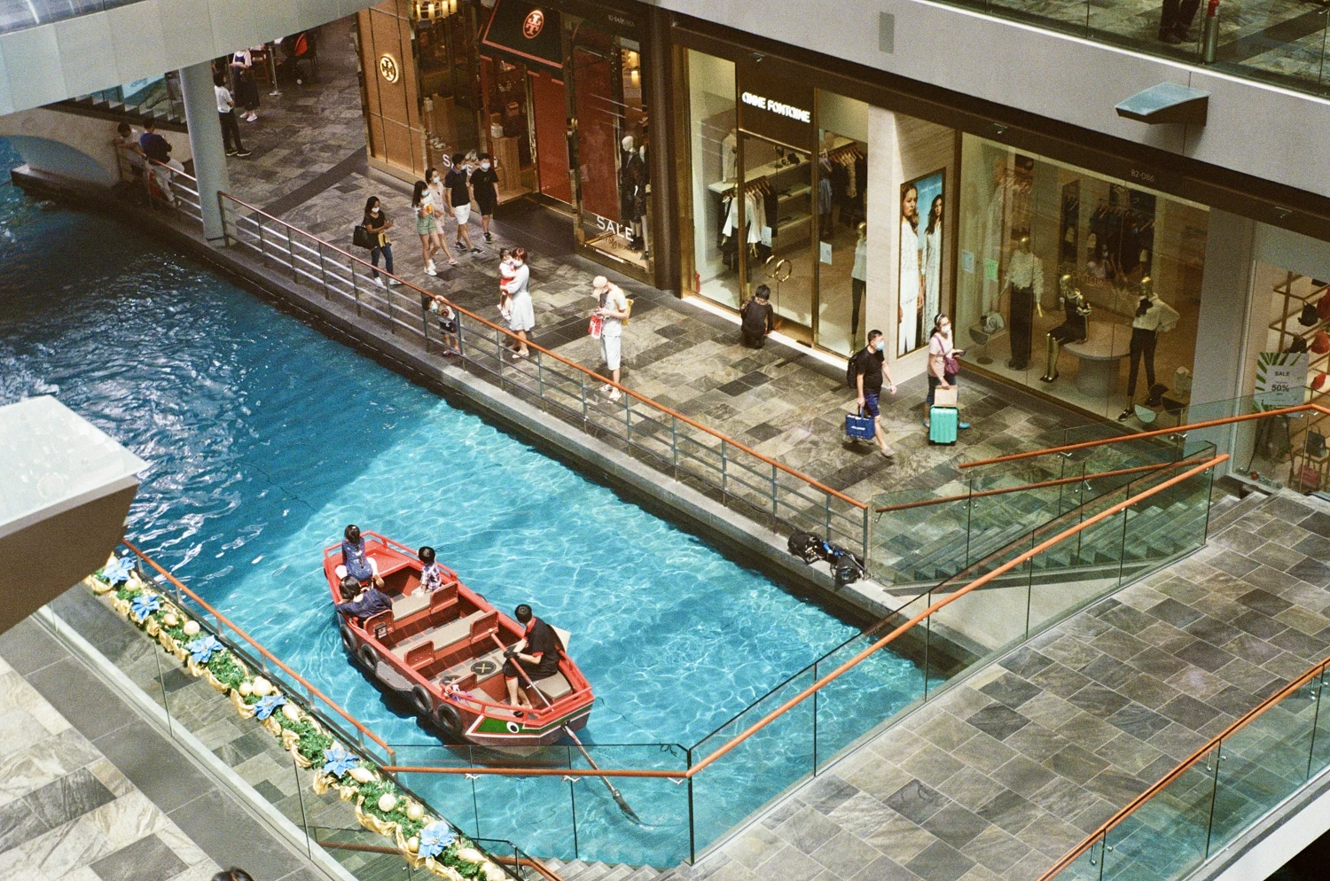 Mall Canal shot on Kodak UltraMax 400 with a FED 2, by Don