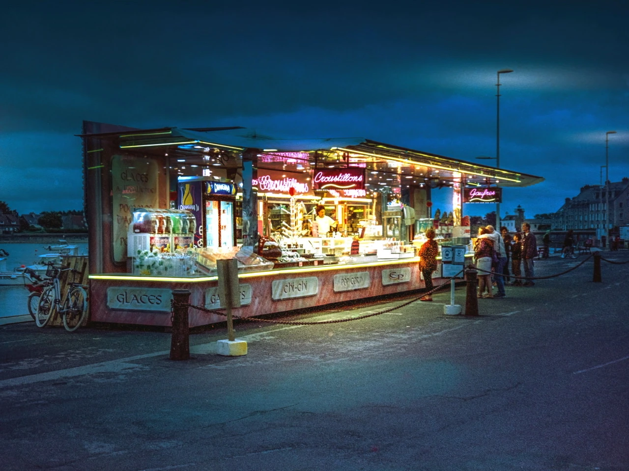 Barfleur night shot on Cinestill 800T with a Minolta Riva Zoom 160, by Narapo