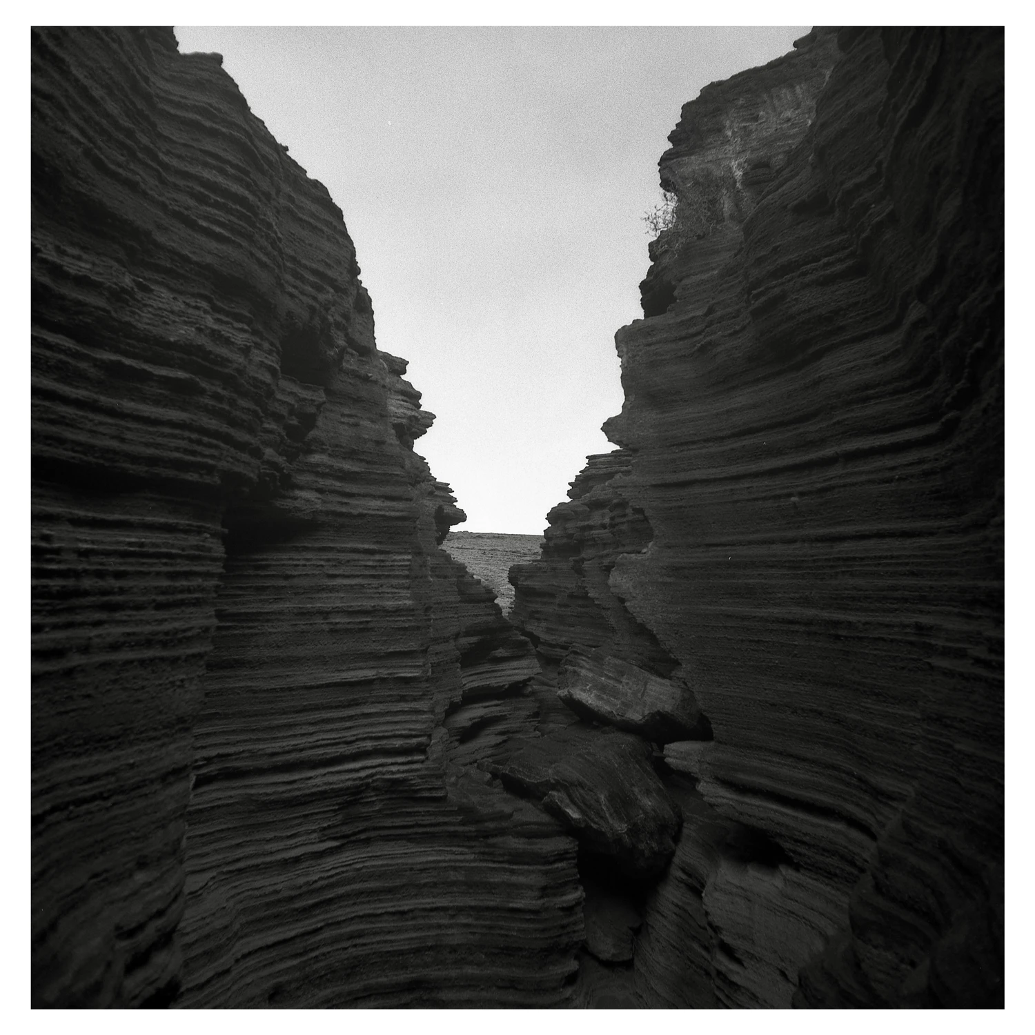 Las Grietas shot on Ilford FP4 Plus 125 with a Rolleicord, by Alessandro Benevento