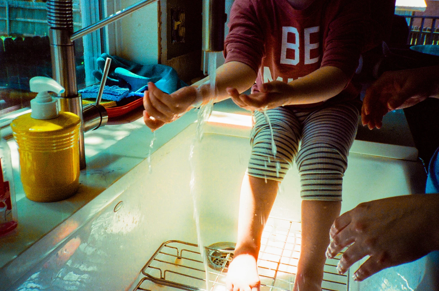 Film photo shot on Cinestill 800T with a Yashica T2, by menwuur