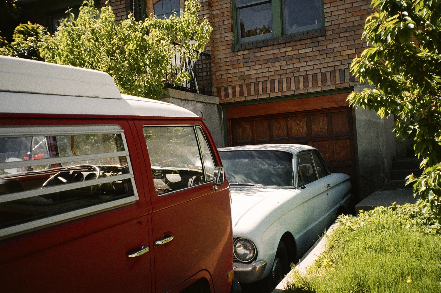 Stuck in Traffic shot on Kodak ColorPlus 200 with a Pentax IQZoom 105G, by Caloop