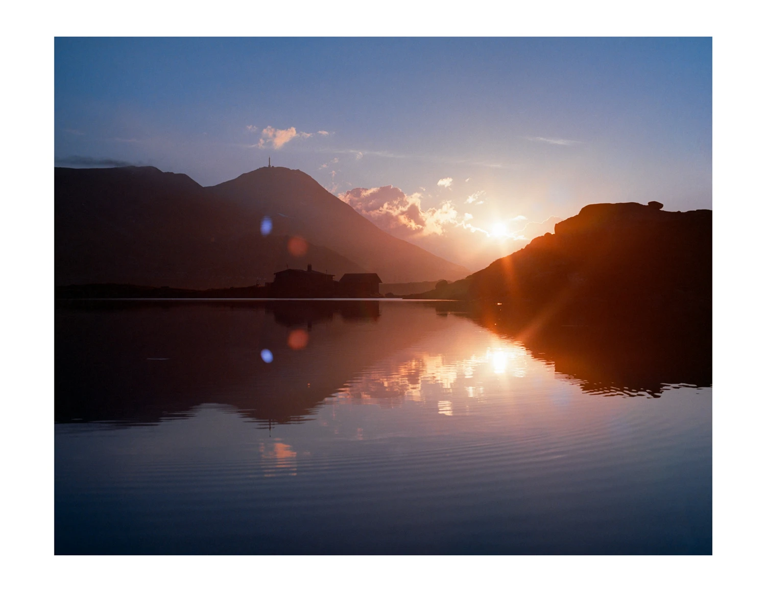 Telemark sunset shot on Kodak Ektar 100 with a Mamiya 645 Super, by Daniel Korslund