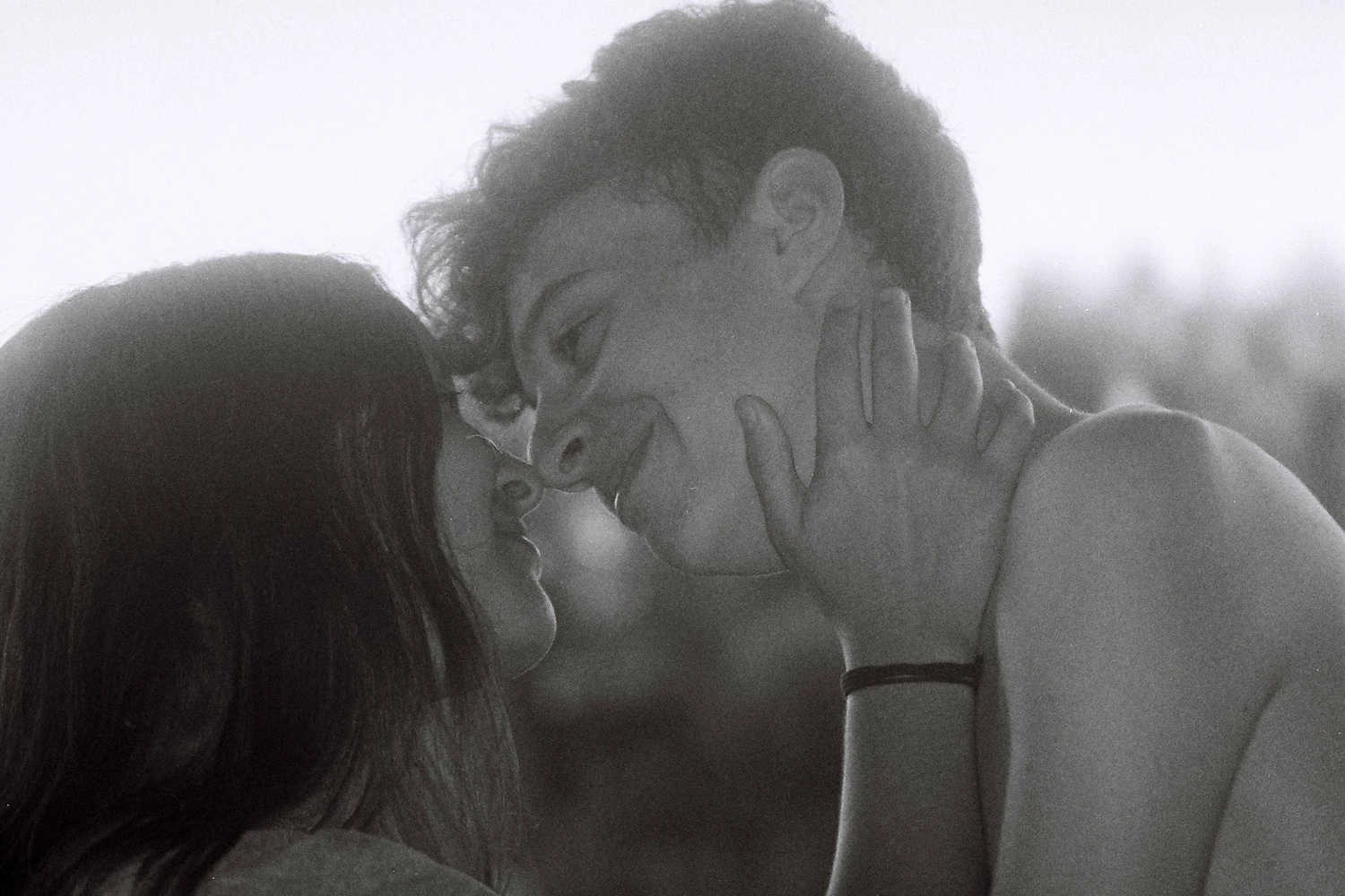 Love shot on Ilford Delta 400 with a Minolta Dynax 5, developed at Maquinas de Outros Tempos (MOT), by Márcio Sousa