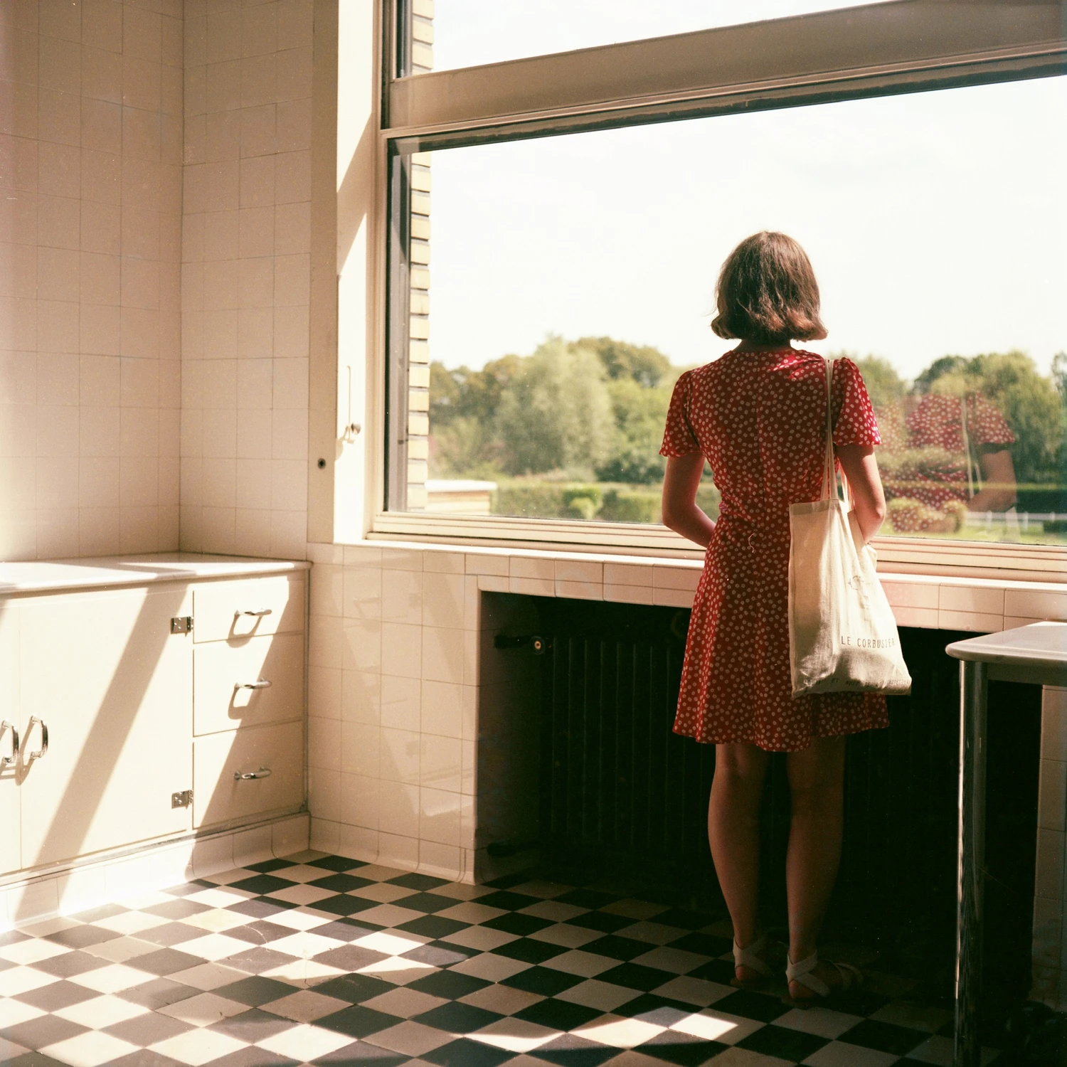 20´s kitchen’s window shot on Kodak Ektar 100 with a Mamiya C330, by Corentin