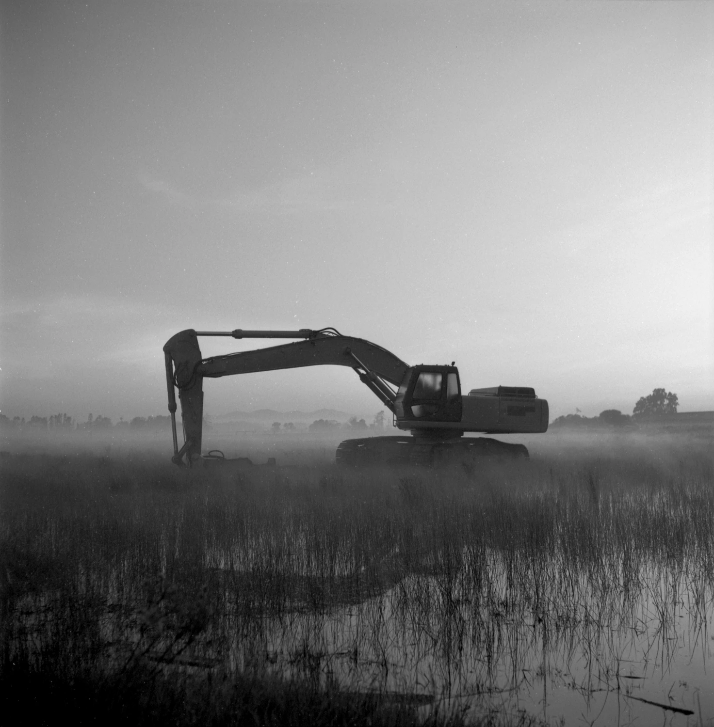 Digger shot on Kosmo Foto Mono 100 with a Rolleiflex 3.5B, by Sem