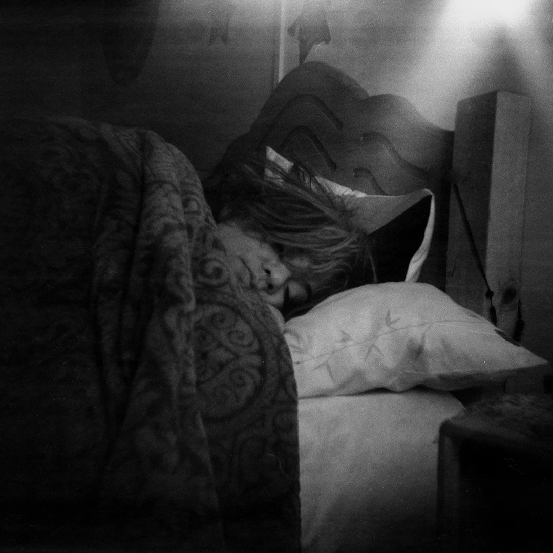 Mom sleep shot on Foma Fomapan 400 Action with a Holga 120 CFN, by nichrogafilm