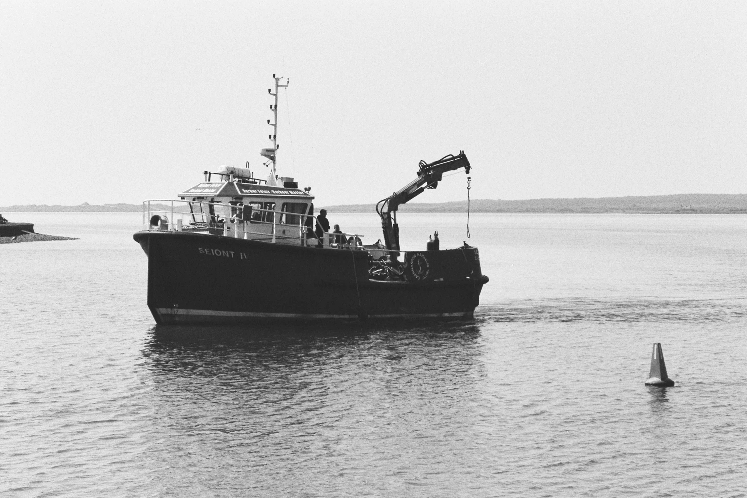 Scouting for buoys shot on Ilford HP5 Plus 400 with a Canon EF-M, by Dave Roberts