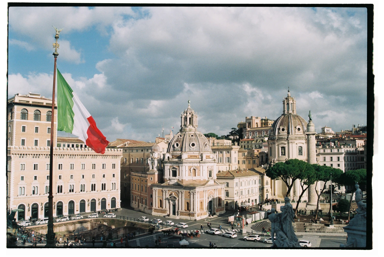 Rome #1 shot on Fujifilm FujiColor C200 with a Minolta Maxxum 3000i, developed at Carmencita, by Beatriz