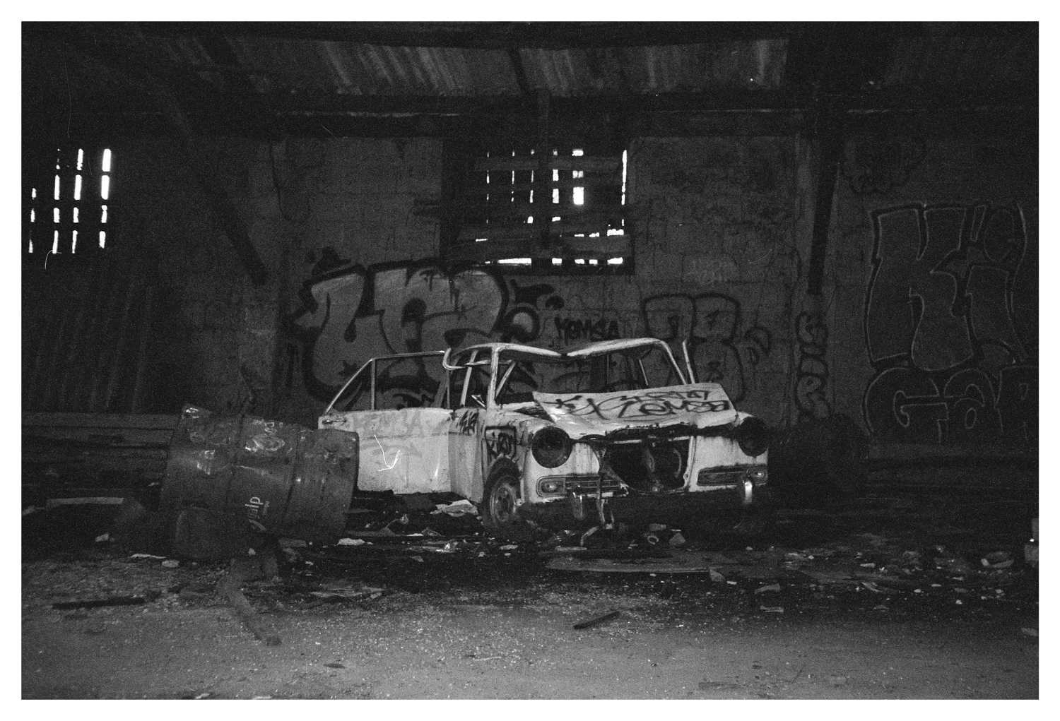 Car shot on Foma Fomapan 400 Action with a Canon Prima BF-80, by António Teixeira