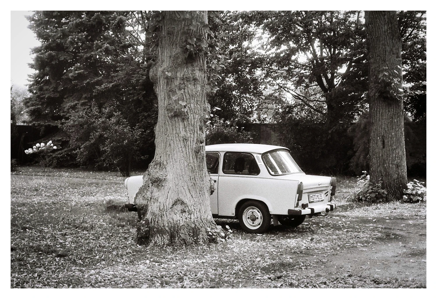 Ostalgie. Schwedt, outside Berlin. August 2021. shot on Ilford HP5 Plus 400 with a Ricoh TF-900, by lowflyingchronicles