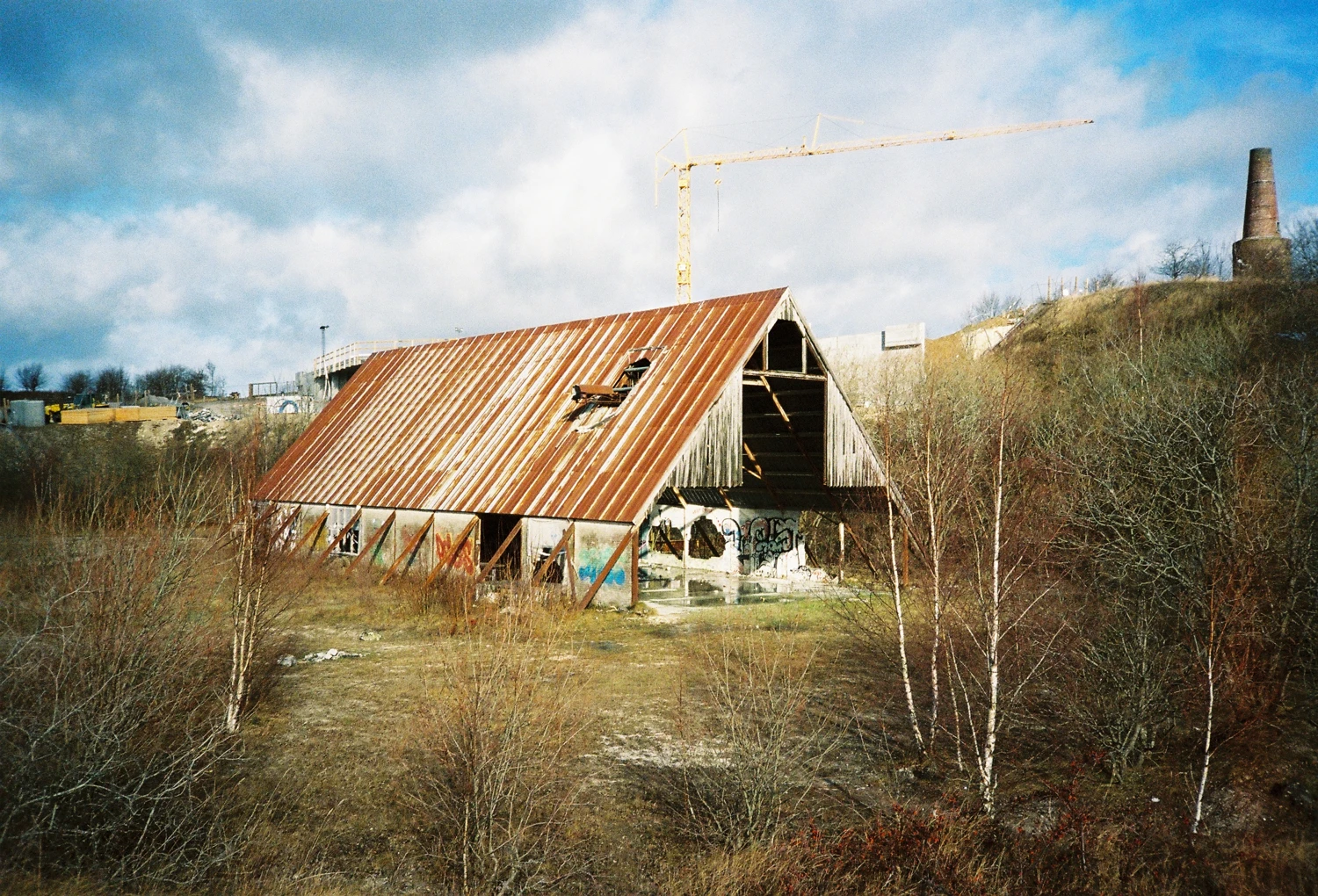 Abandoned shot on Lomography CN 800 with a Ricoh R10, by Totch