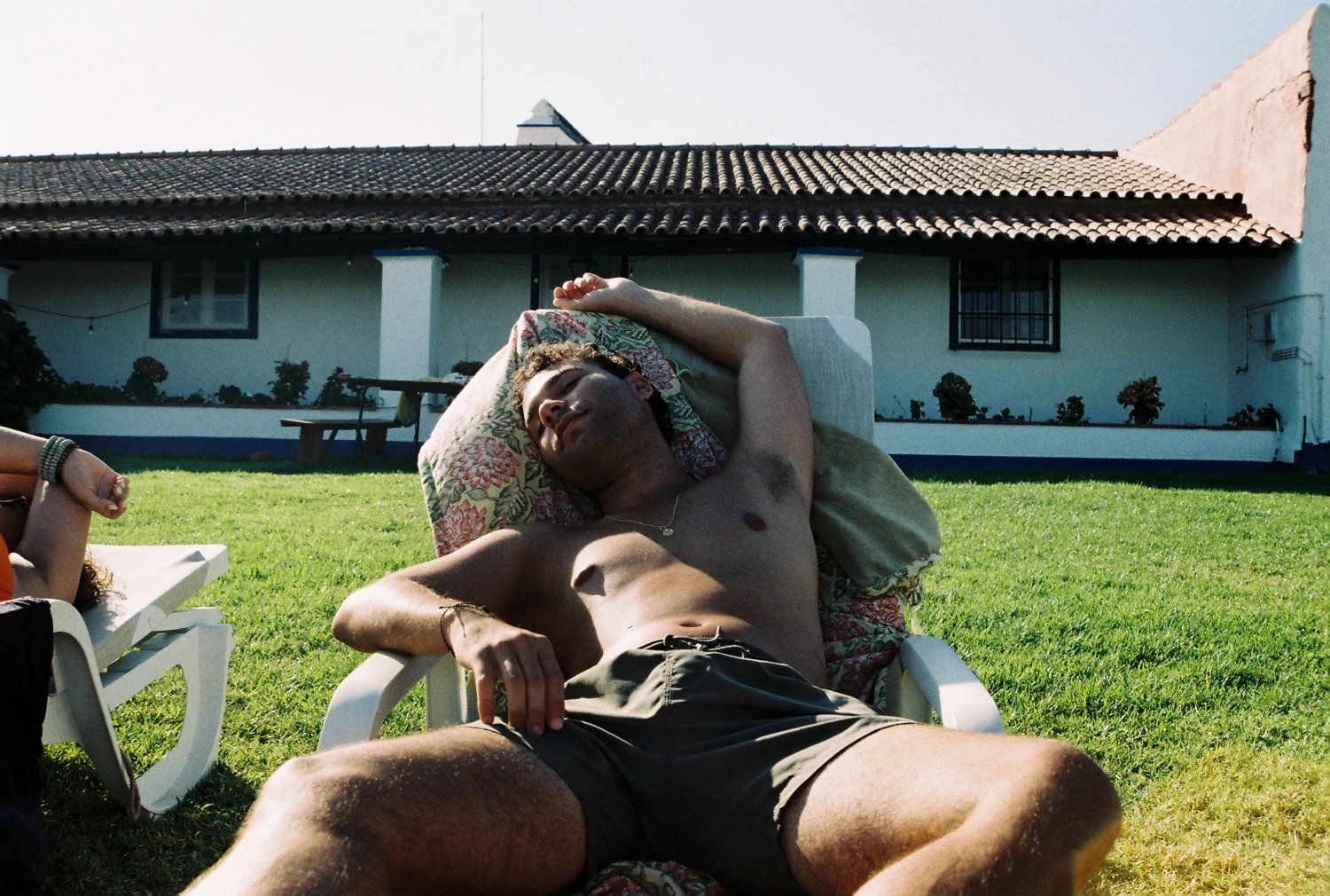 Sunbathing shot on Fujifilm FujiColor C200 with a Minolta Maxxum 3000i, developed at Foto van der Graaf, by Beatriz
