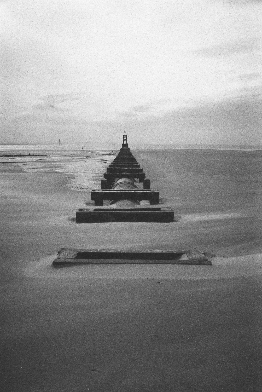 One point perspective shot on Ilford Delta 3200 with a Pentax P30N, by Fuzzipics