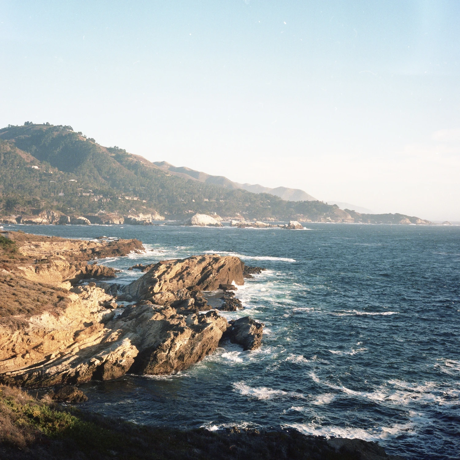 Big Sur lookout shot on Kodak Portra 400 with a Rolleiflex 2.8C Planar, by sam.mauri