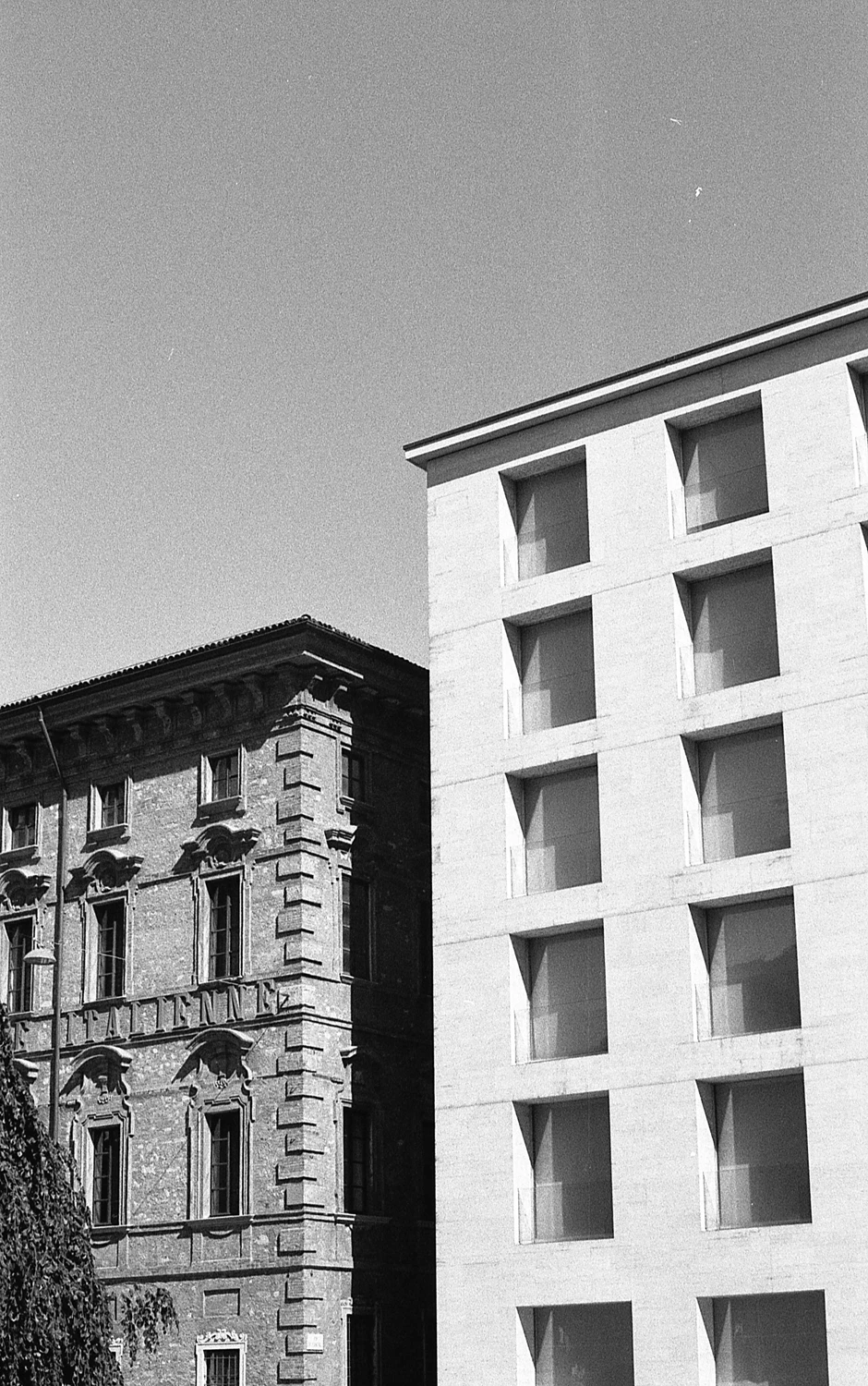 Buildings shot on Ilford HP5 Plus 400 with a Fujica ST605, developed at Home / Self-Developed, by Elia