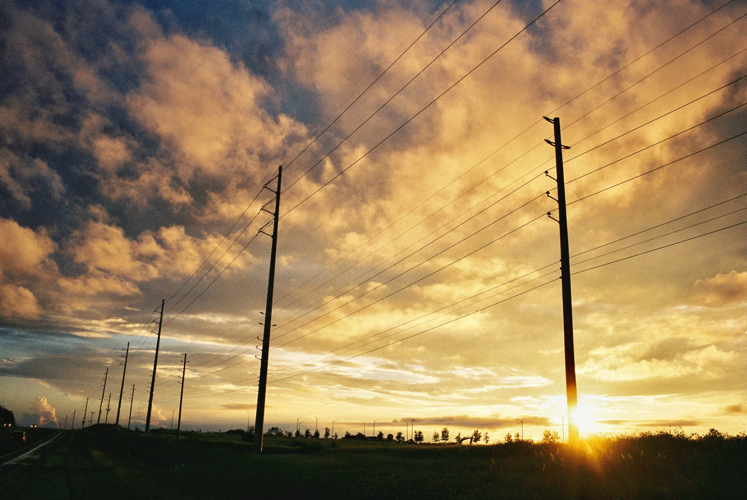 Chasing Sunsets on Film shot on Fujifilm FujiColor C200 with a Fuji Klasse W, by Richard Vialet, ASC