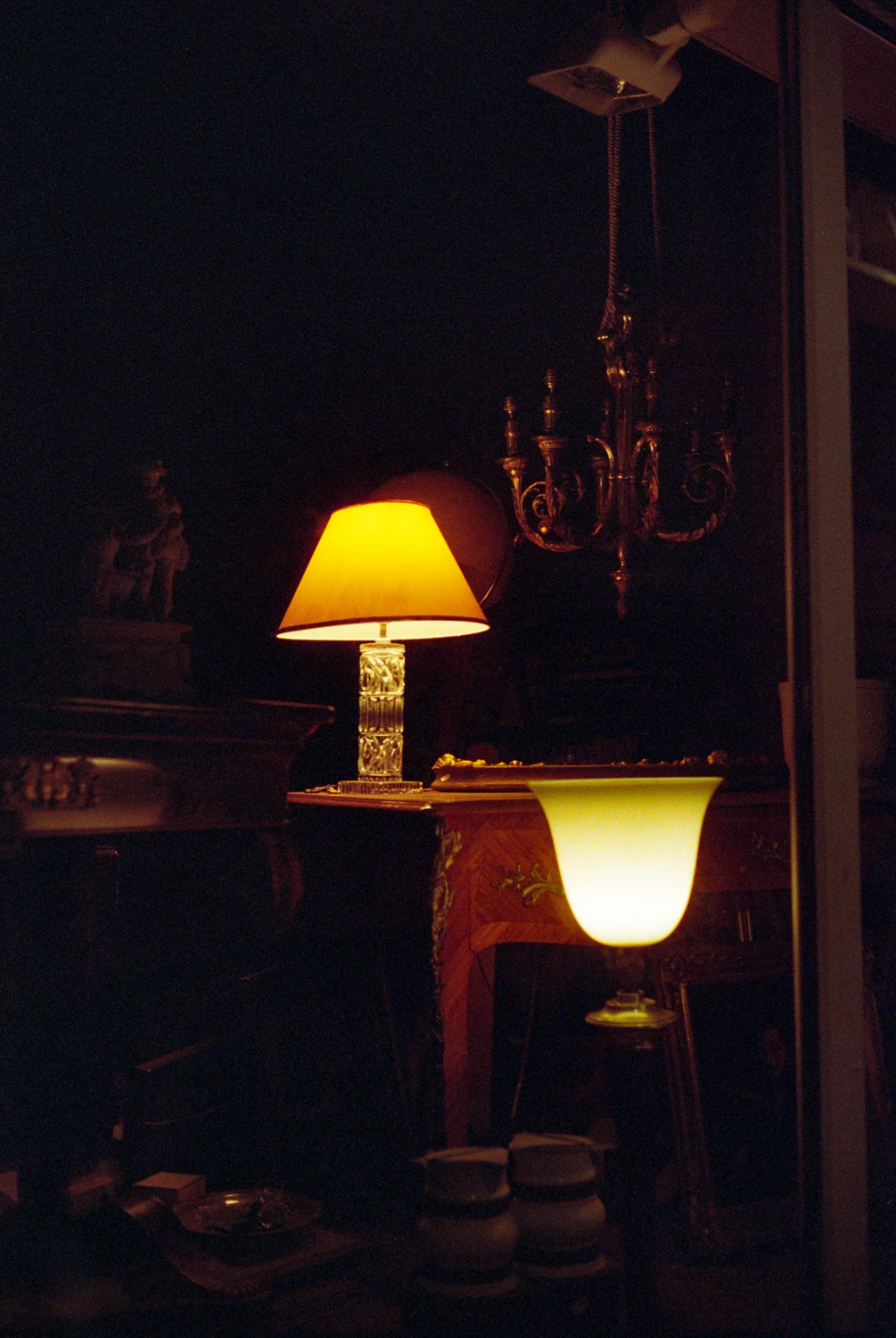 Low lights shot on Lomography CN 800 with a Leica M6, developed at Photo Devert, by Art.gentique