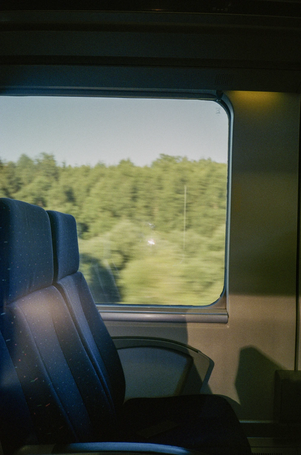 Last train shot on Lomography CN 400 with a Minolta Riva AF35, developed at L'Atelier Argentique, by germainrbn
