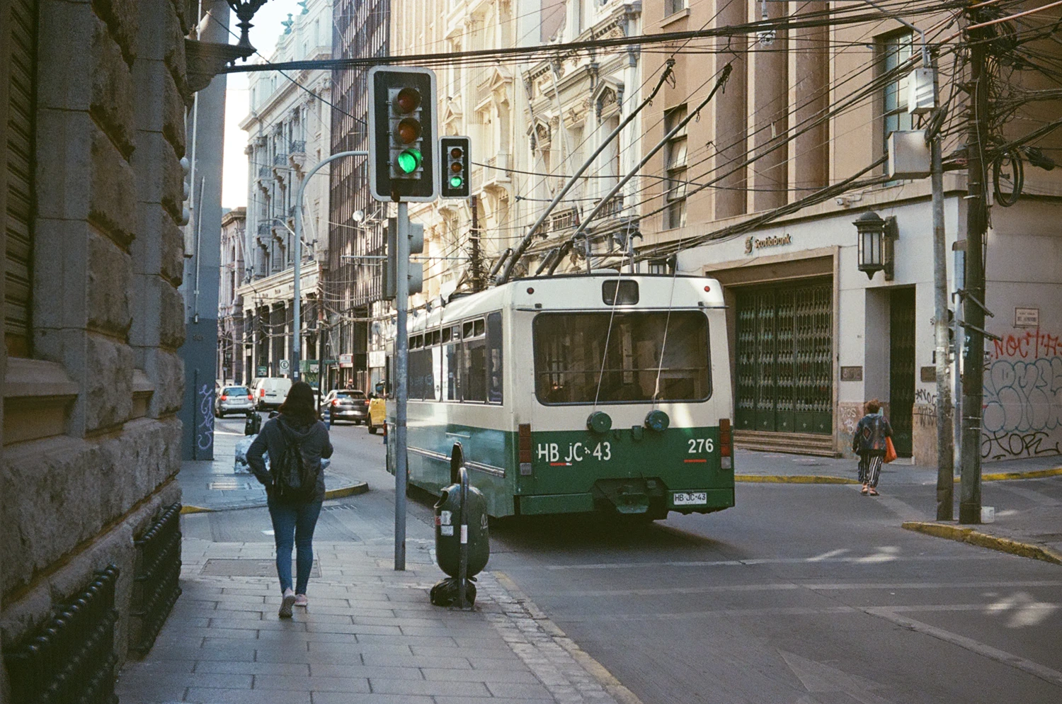 Trolebús por la ciudad. shot on Dubblefilm Daily Color 400 with a Zenit ET, by José Oyarzún
