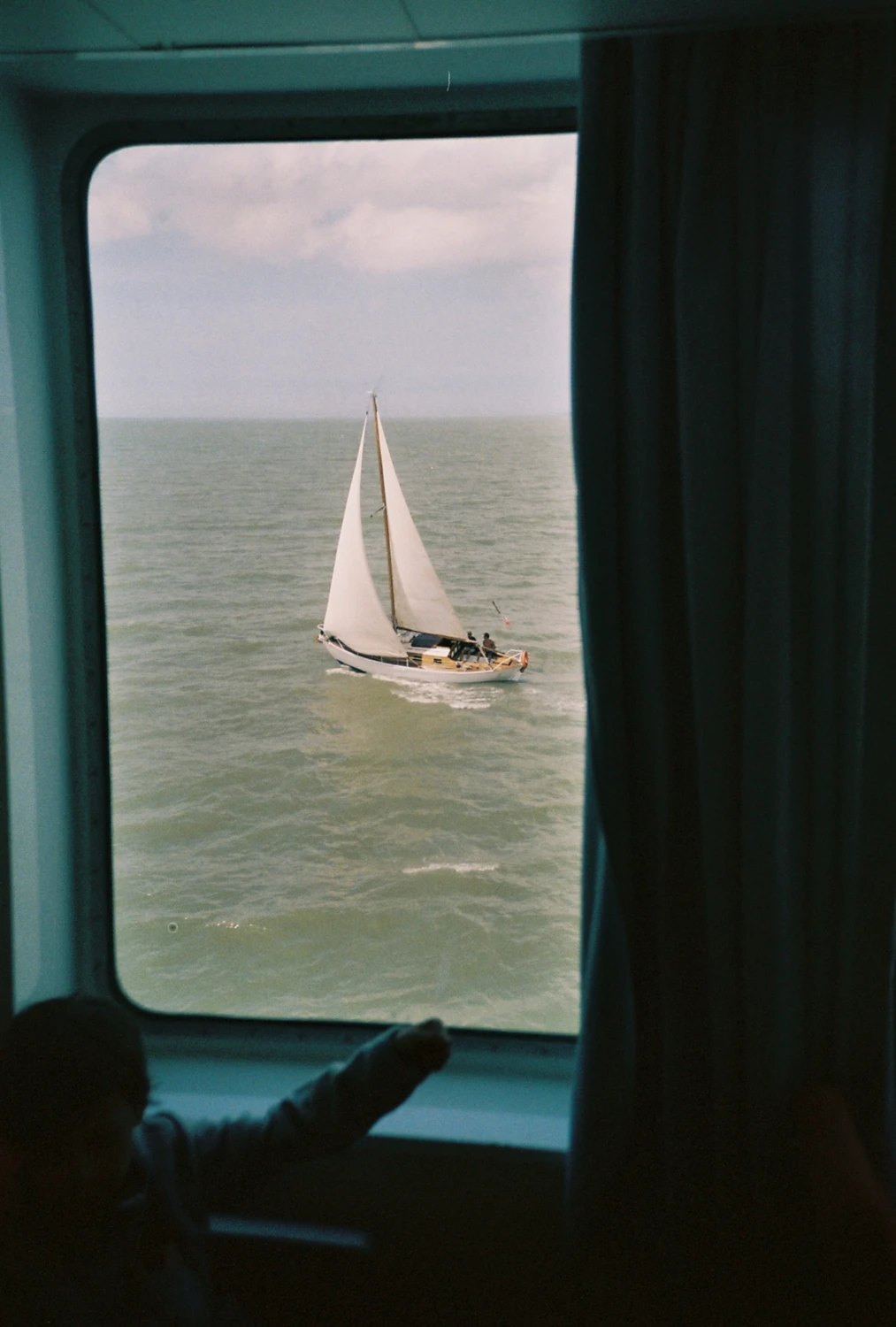 On prend le bac shot on Kodak ColorPlus 200 with a Lomo LC-A, by Edbz